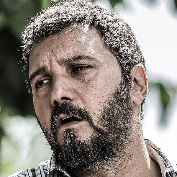 کامبیز دیرباز